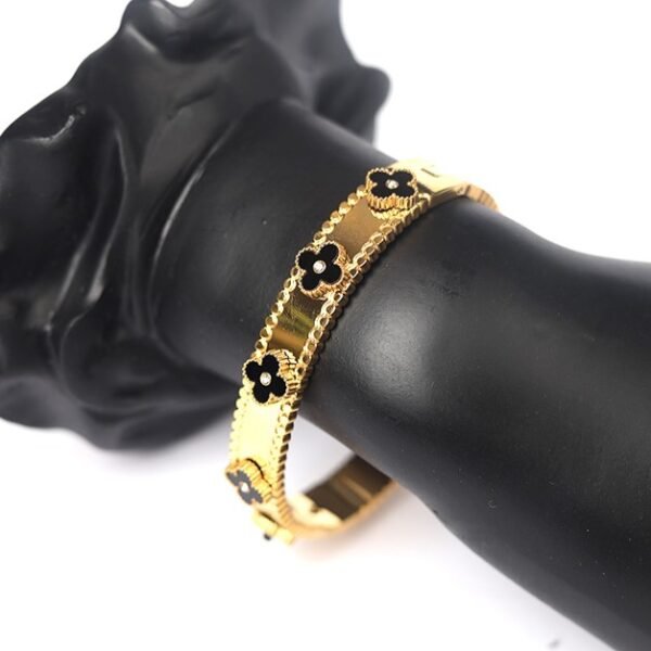 Vintage Clover Edge Bangle