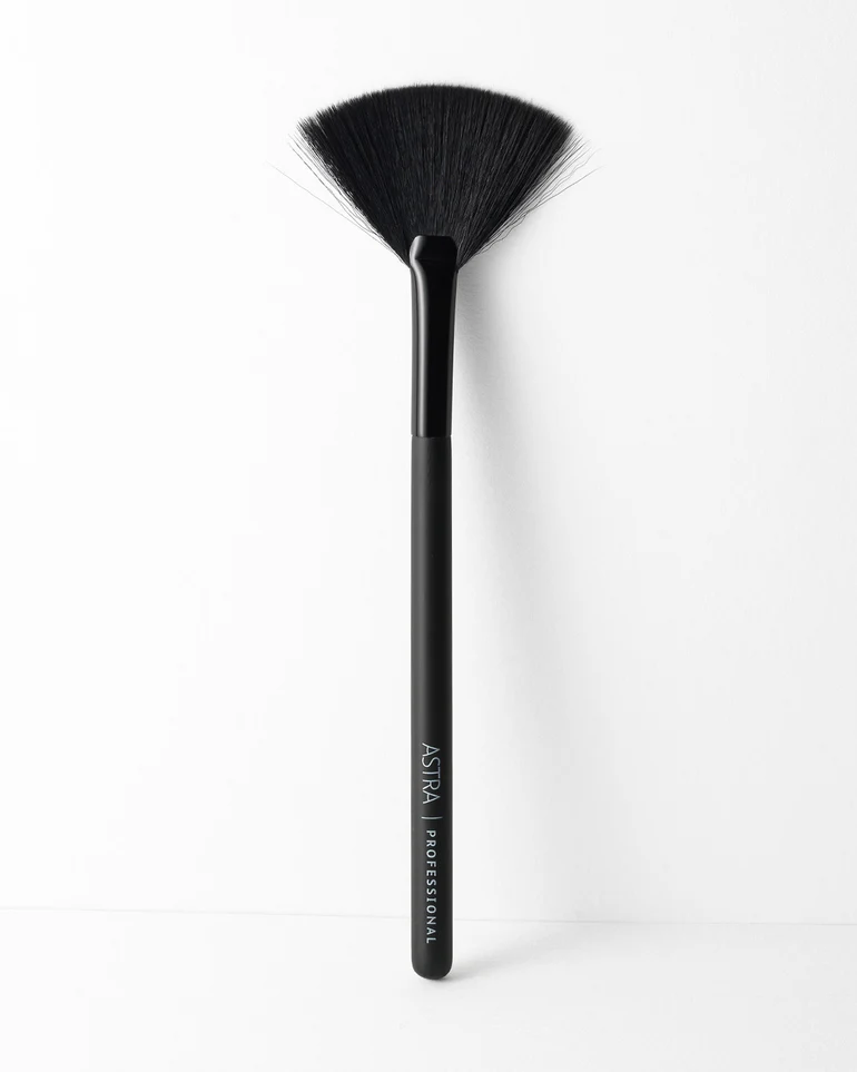 1748-01_01 Astra Face Powder Brush - Image 1